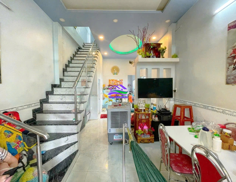 Nhà 274/Nguyễn Văn Tạo, 5x21m, 1 lầu, Giá: 5,5 tỷ, xã Long Thới, Nhà Bè.