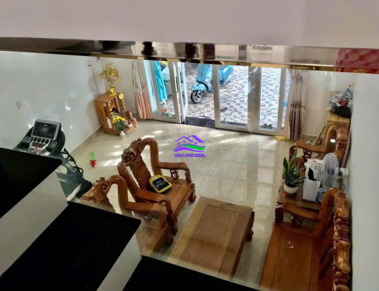 Nhà đường 8m, 154/ Nguyễn Văn Tạo, Giá: 5,6 tỷ, DT: 5x20m, 3 tầng xã Long Thới, Nhà Bè 