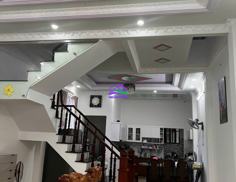 Nhà đường 8m, 154/ Nguyễn Văn Tạo, Giá: 5,6 tỷ, DT: 5x20m, 3 tầng xã Long Thới, Nhà Bè 
