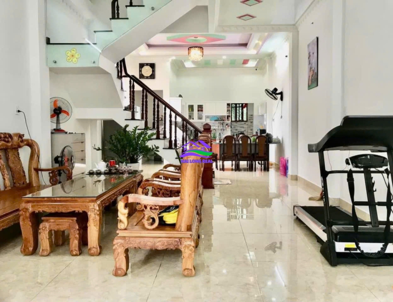 Nhà đường 8m, 154/ Nguyễn Văn Tạo, Giá: 5,6 tỷ, DT: 5x20m, 3 tầng xã Long Thới, Nhà Bè 