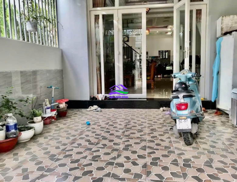Nhà đường 8m, 154/ Nguyễn Văn Tạo, Giá: 5,6 tỷ, DT: 5x20m, 3 tầng xã Long Thới, Nhà Bè 