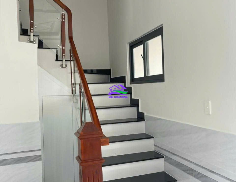 Nhà đường 7m, Nguyễn Bình, Giá: 5,6 tỷ, DT: 7,5x11m, 3 tầng, xã Nhơn Đức, Nhà Bè 