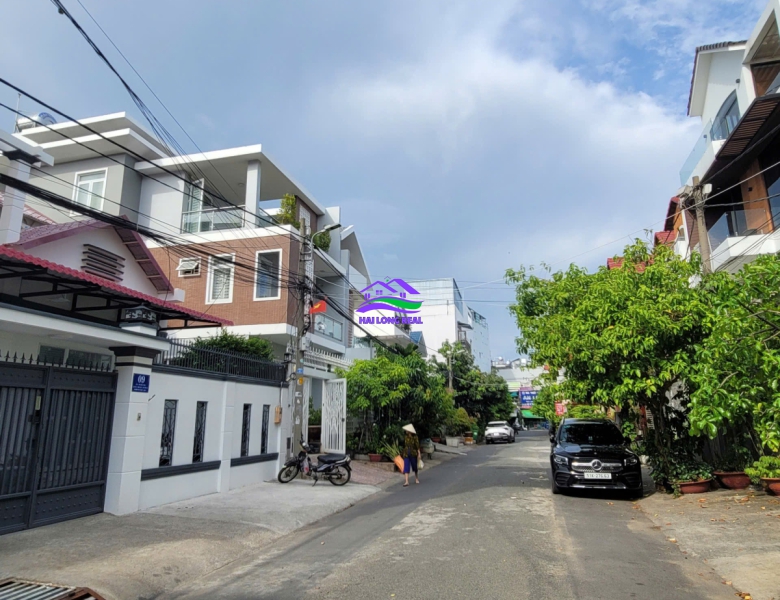 Biệt thự Góc khu Bộ Công An, Giá: 43ty, DT: 319m2, DT sàn: 486m2, đường Nguyễn Văn Quỳ, p. Phú Thuận, Q7