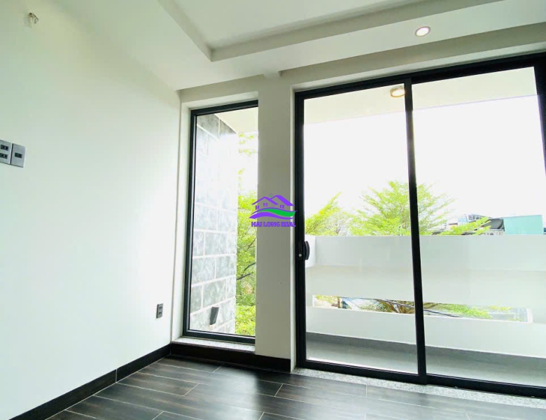 Nhà đường 8m, Giá: 6,5ty, DT: 6,4*14m, 3,5 tầng, đường Nguyễn Bình, xã Nhơn Đức, Nhà Bè 