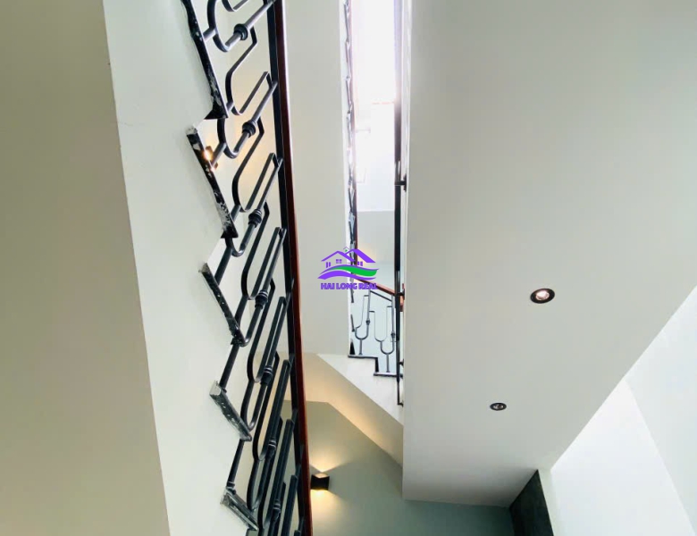 Nhà đường 8m, Giá: 6,5ty, DT: 6,4*14m, 3,5 tầng, đường Nguyễn Bình, xã Nhơn Đức, Nhà Bè 