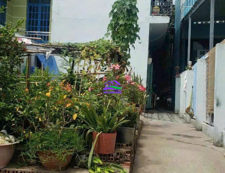 Nhà đường 6m, Giá: 4,5ty, DT: 5,5*24m, có nhà 1 lầu, 1465/ Lê Văn Lương, xã Nhơn Đức, Nhà Bè 