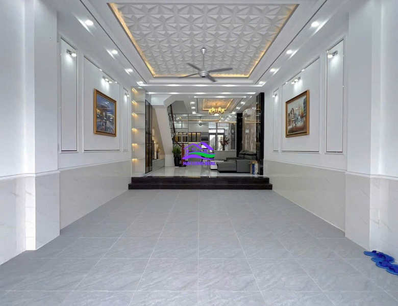 Nhà giá: 8,9ty, DT: 5*20m, 3,5 tầng, đường Huỳnh Tấn Phát, TT Nhà Bè 