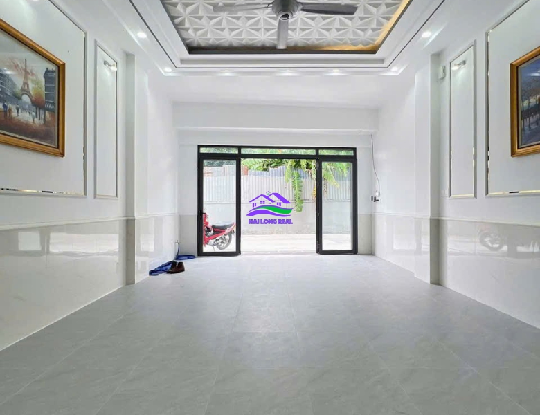 Nhà giá: 8,9ty, DT: 5*20m, 3,5 tầng, đường Huỳnh Tấn Phát, TT Nhà Bè 