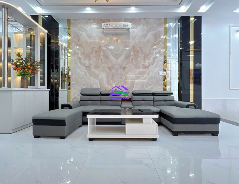 Nhà giá: 8,9ty, DT: 5*20m, 3,5 tầng, đường Huỳnh Tấn Phát, TT Nhà Bè 
