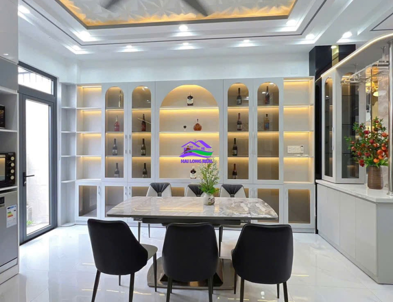 Nhà giá: 8,9ty, DT: 5*20m, 3,5 tầng, đường Huỳnh Tấn Phát, TT Nhà Bè 