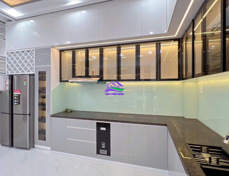 Nhà giá: 8,9ty, DT: 5*20m, 3,5 tầng, đường Huỳnh Tấn Phát, TT Nhà Bè 