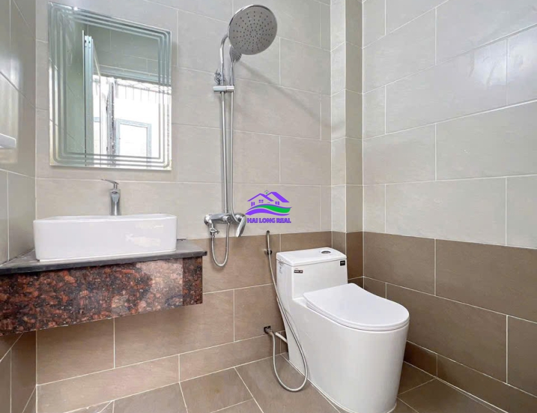 Nhà giá: 8,9ty, DT: 5*20m, 3,5 tầng, đường Huỳnh Tấn Phát, TT Nhà Bè 