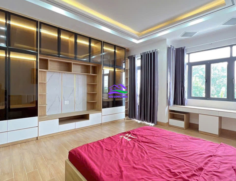 Nhà giá: 8,9ty, DT: 5*20m, 3,5 tầng, đường Huỳnh Tấn Phát, TT Nhà Bè 