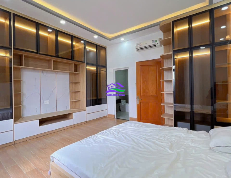 Nhà giá: 8,9ty, DT: 5*20m, 3,5 tầng, đường Huỳnh Tấn Phát, TT Nhà Bè 