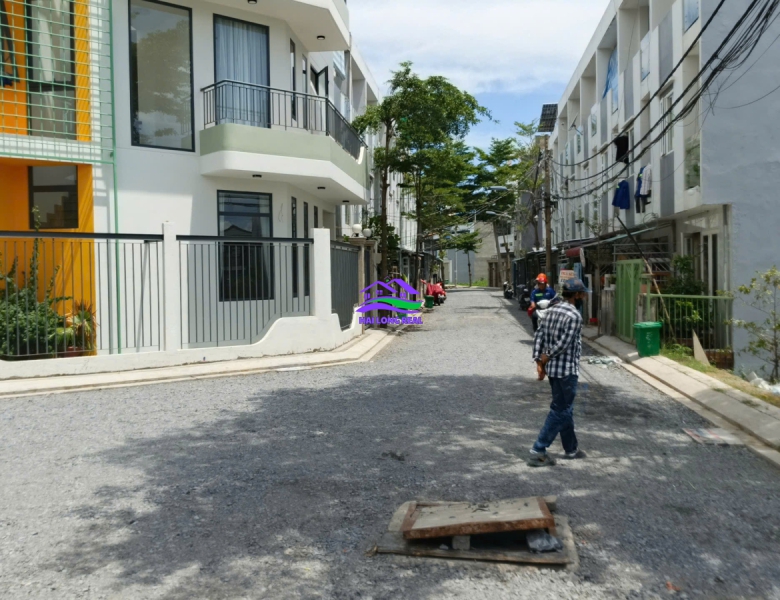 Đất góc giá: 7,2ty, DT: 12*16m, đường Nguyễn Bình, sau công an xã 
