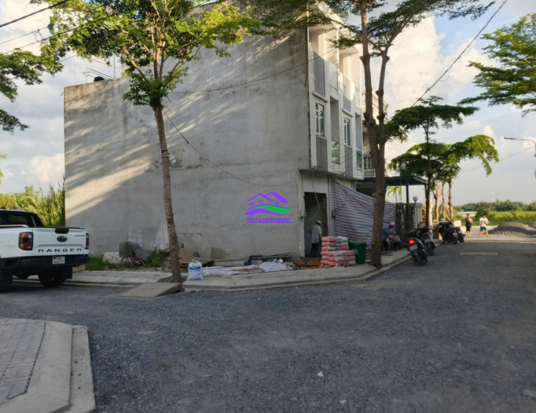 Đất góc giá: 7,2ty, DT: 12*16m, đường Nguyễn Bình, sau công an xã 