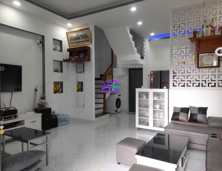 Nhà giá: 6,6ty, DT: ngang 18x dài 11m, 200m2, khu Ven sông Nguyễn Bình, Nhà Bè 