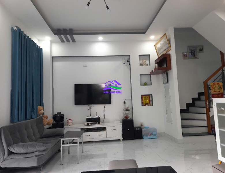 Nhà giá: 6,6ty, DT: ngang 18x dài 11m, 200m2, khu Ven sông Nguyễn Bình, Nhà Bè 