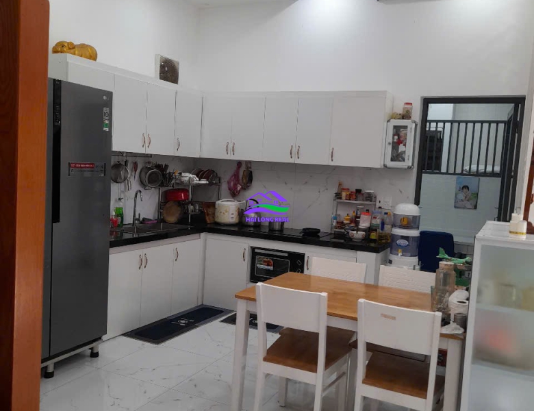 Nhà giá: 6,6ty, DT: ngang 18x dài 11m, 200m2, khu Ven sông Nguyễn Bình, Nhà Bè 