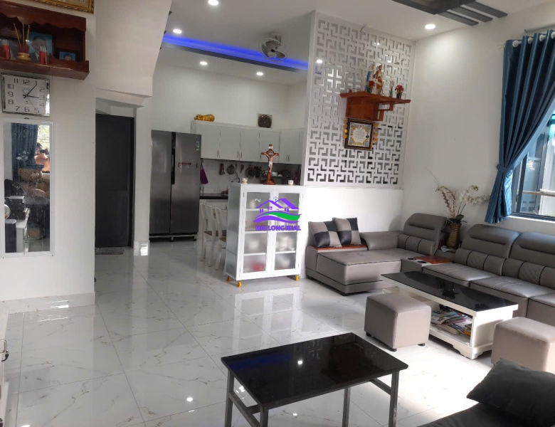 Nhà giá: 6,6ty, DT: ngang 18x dài 11m, 200m2, khu Ven sông Nguyễn Bình, Nhà Bè 