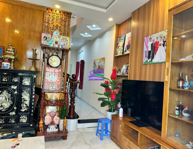 Nhà giá: 2,7ty, DT: 7,5*17m, 1 lầu + sân thượng, đường Lê Văn Lương, Nhà Bè 