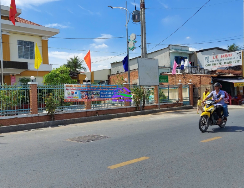 Đất giá: 2,2ty, DT: 5*22m, hẽm Đình, đường Lê Văn Lương ( nối dài), Long Hậu, Long An 
