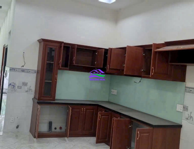 Nhà mặt tiền Lê Văn Lương, giá: 5,8ty, DT: 4*30m, 1 lầu, Long hậu, lòng an