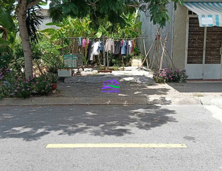Đất giá: 2,5ty, DT: 5*18m, đường D9 (14m), khu Nam Sài Gòn - Long Hậu, cạnh KCN Long Hậu và siêu dự án T-T 