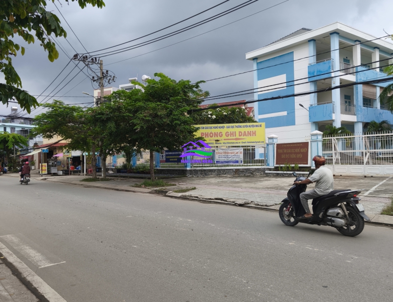 Nhà đất nhà bè chính chủ bán đất 5x22m, giá 45tr/m2, đường 24m, khu 28HA, đường Lê thị tám, nhà bè 