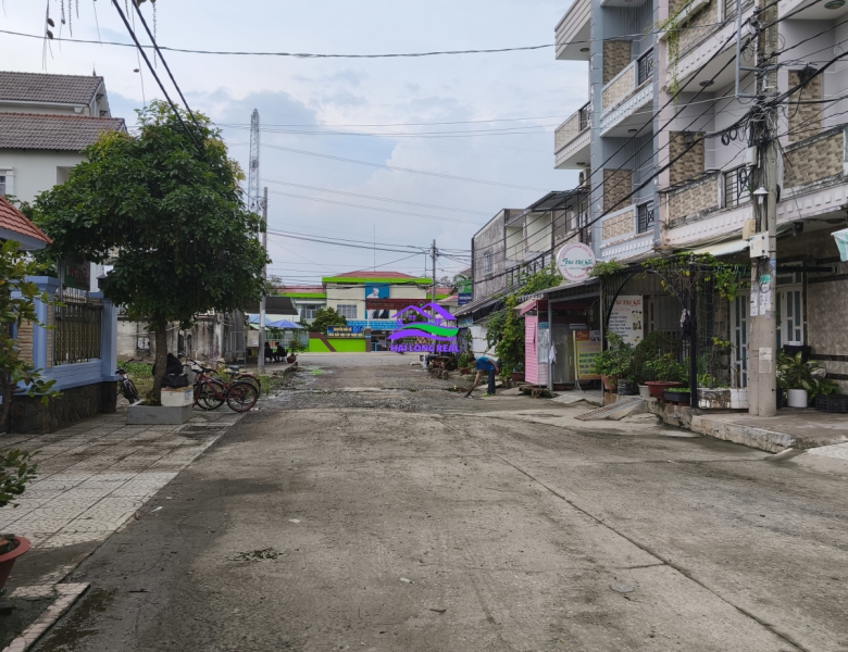 Nhà đất nhà bè chính chủ đất bán 9.4x26m, giá: 36tr/m2, 248m2,đường lê thị tám, xã nhơn đức, nhà bè