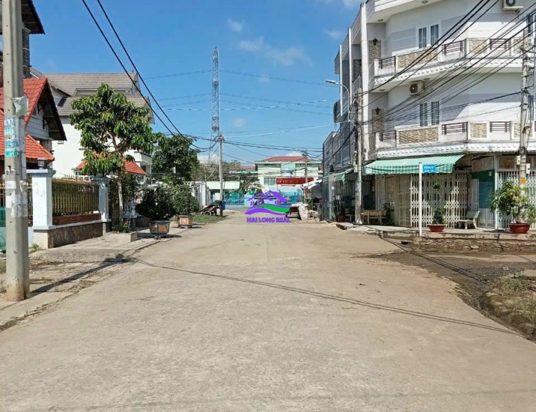 Nhà đất nhà bè chính chủ bán nhà 7,5x26m, 200m2, 1 lững, giá: 8,8 tỷ, đường Lê thị tám, xã nhơn đức, nhà bè