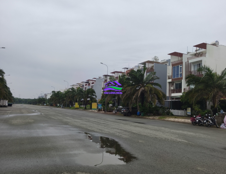 Nhà đường 40m, khu Star Village, Giá: 6,5ty, DT: 5x16,5m, 3,5 tầng, đường Ngô Quang Thắm, xã Nhơn Đức, Nhà Bè 