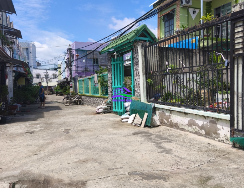 Nhà đường 6m, Giá: 4,5ty, DT: 5,5*24m, có nhà 1 lầu, 1465/ Lê Văn Lương, xã Nhơn Đức, Nhà Bè 