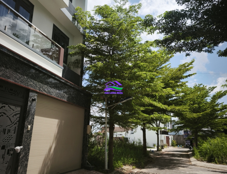 Đất giá: 4,3ty, DT: 6*14m, đường 8m, Huỳnh Tấn Phát vào 150m