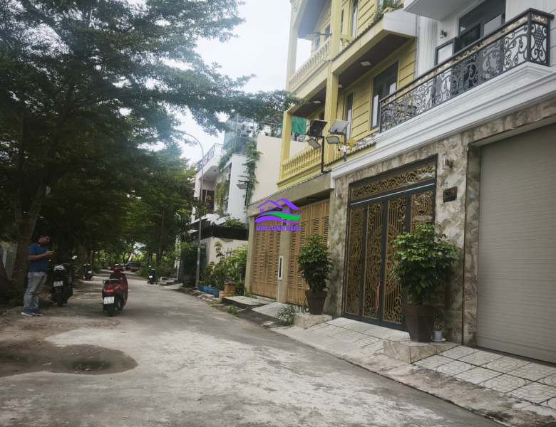Nhà giá: 5,8ty, DT: 7,3*11m, 3 tầng, đường Nguyễn Bình, Nhà Bè 