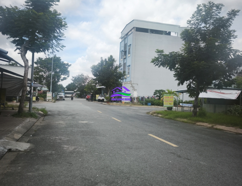Đất giá: 3ty, DT: 5*20m, đường 16m - N11, nền số 19, cạnh chợ, KCN Long Hậu,