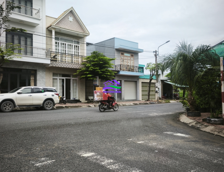 Nhà giá 4,5ty, DT: 5*20m, 1 lầu, thực tế sử dụng 5*60m, đường số 1 (20m), LÔ B6-26, khu Thái Sơn, Long Hậu