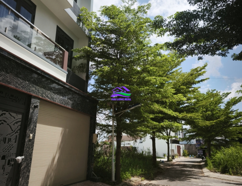 Đất giá: 4,3ty, DT: 6*14m, đường 8m, Huỳnh Tấn Phát vào 150m