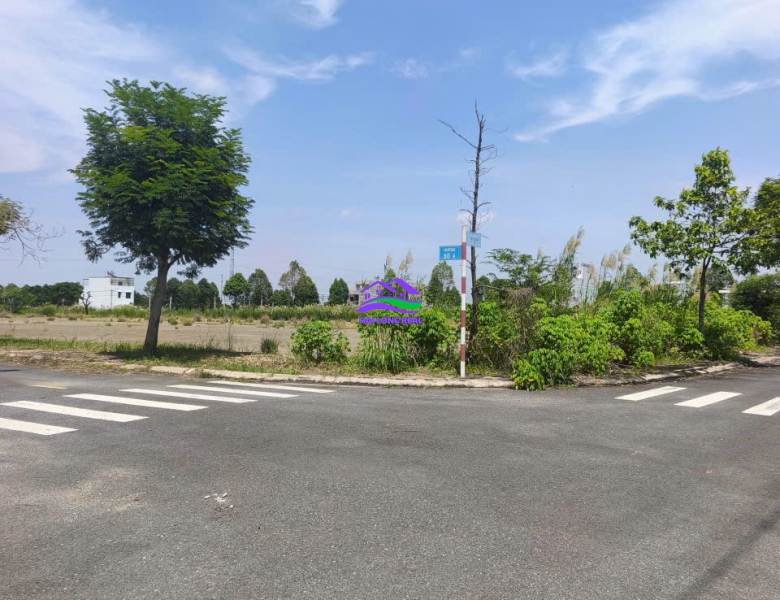 Đất Góc giá: 5.8ty, DT: 10x20m, 201m2, góc 2 mặt tiền đường 32 - đường số 4, lô G6-23, khu SAIGON VILLAGE