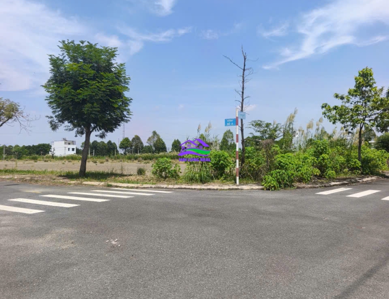 Đất Góc giá: 4.9ty, DT: 8.5x16m, 129m2, lô Góc đường 23 - đường 10, lô B2-47, khu SAIGON VILLAGE, long hậu