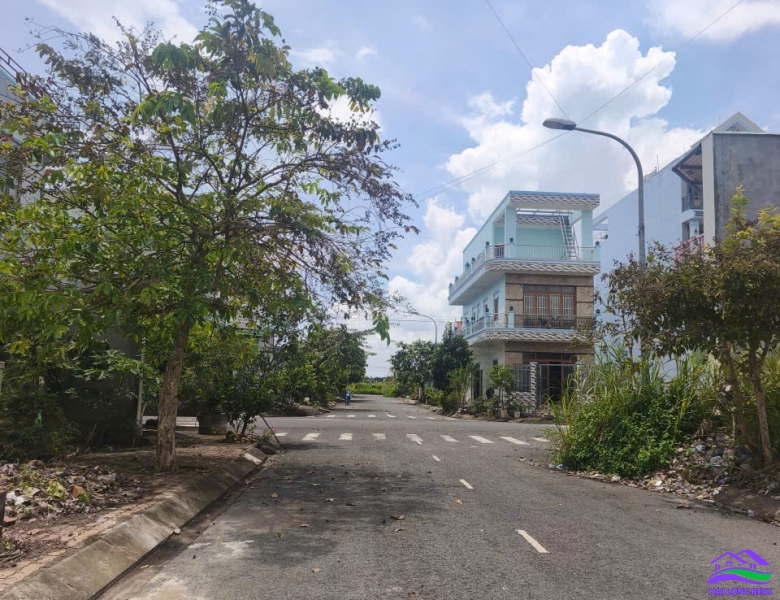 nhà giá: 3.2ty, DT: 5x20m, đường số 1 (20m), khu Thái Sơn, Long Hậu.