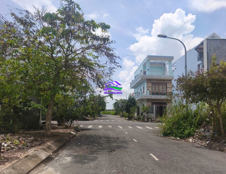 Đất giá: 2.4ty, DT: 5x20m, lô E2-26, đường số 20, khu Thái Sơn, Long Hậu.