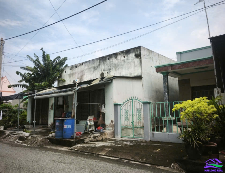 HAILONGREAL: Nhà cấp 4+ 2 dãy ptro, giá: 7,8ty, DT: 15*20m, đường 12m, khu Long Hậu 