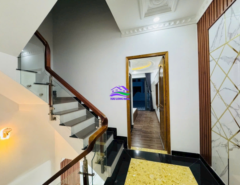 Nhà giá: 6.85 tỷ, DT: 4x26m, 3 lầu. đường 12m, khu 126/ Nguyễn Văn Tạo, xã long thới, nhà bè