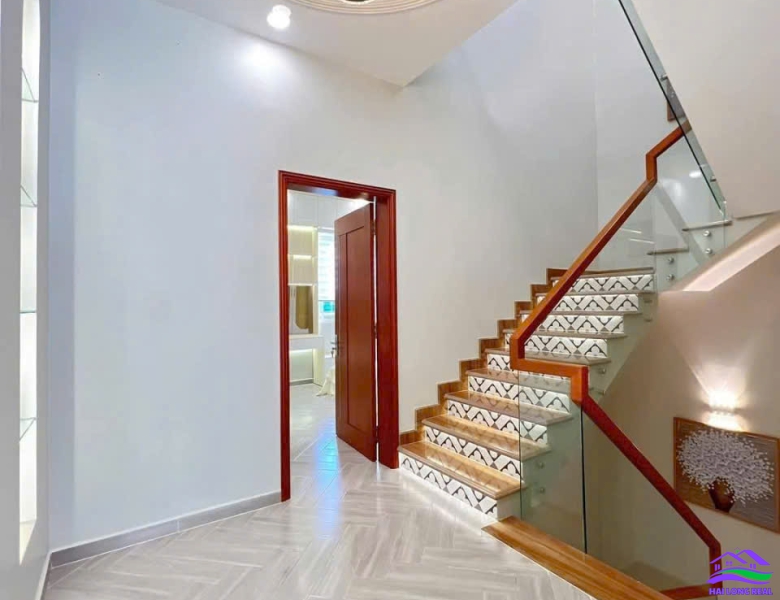 HAILONGREAL: Nhà giá: 8,6ty, DT: 5,5*15m, 3,5 tầng, khu 824/4 Huỳnh Tấn Phát, P. Tân Phú, Q7 