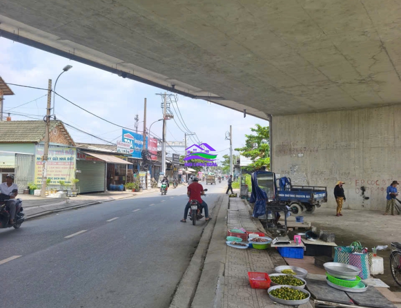 Đất đường đá 6m, Giá: 4tr/m2, DT: 2440m2, ngang 75m, dài 30m, đường lê văn lương vào 30m, xã nhơn đức, nhà bè