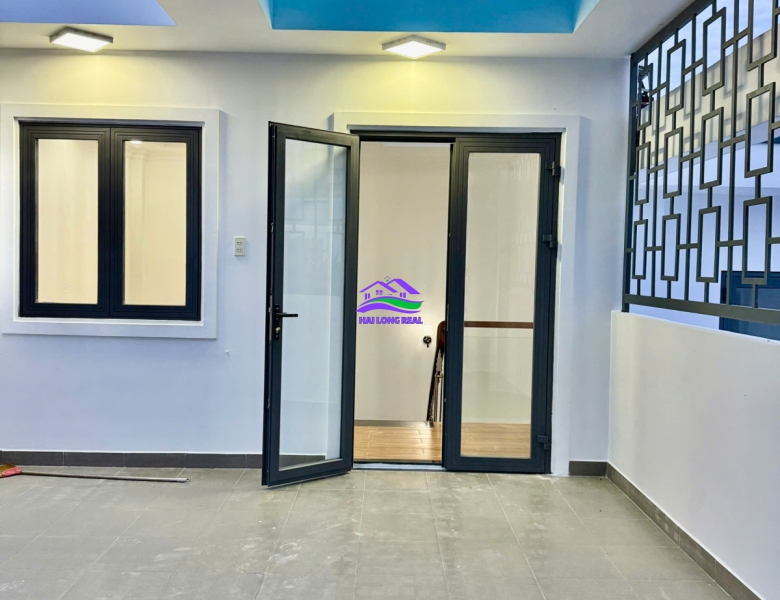 nhà giá: 6.85ty, DT: 4.8x11m. 3 tầng. khu 2295/ Huỳnh Tấn Phát, TT nhà bè