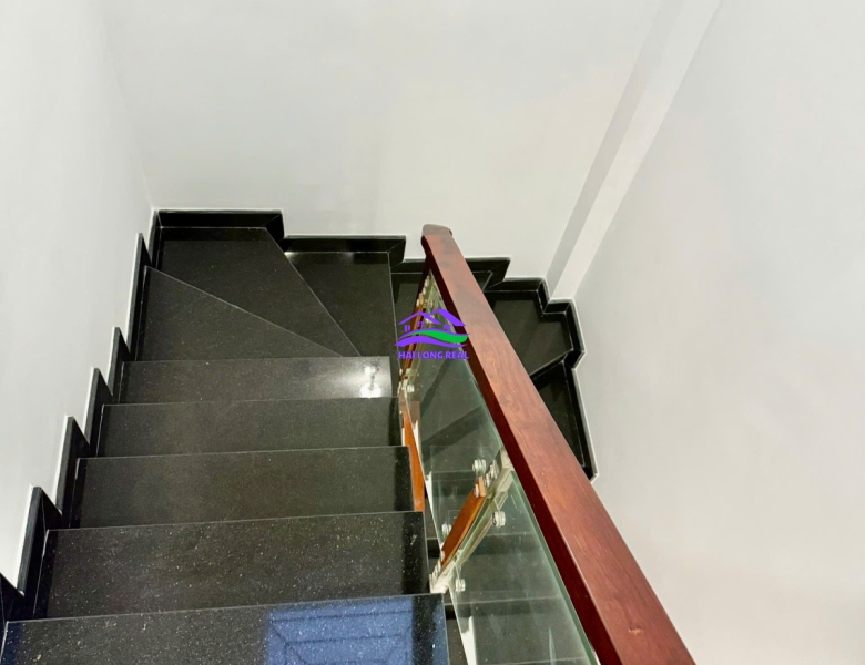nhà giá: 6.85ty, DT: 4.8x11m. 3 tầng. khu 2295/ Huỳnh Tấn Phát, TT nhà bè