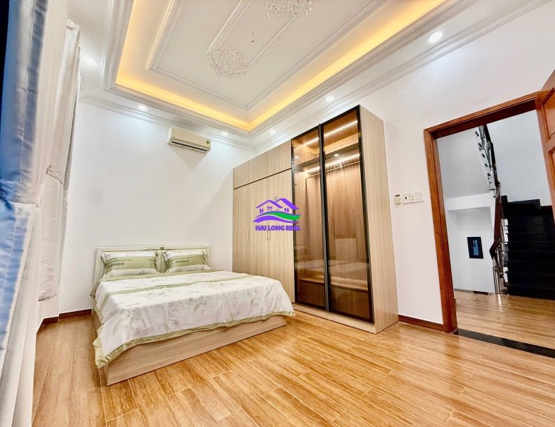 nhà giá: 6.85ty, DT: 4.8x11m. 3 tầng. khu 2295/ Huỳnh Tấn Phát, TT nhà bè