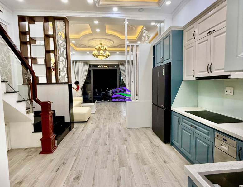 nhà giá: 6.85ty, DT: 4.8x11m. 3 tầng. khu 2295/ Huỳnh Tấn Phát, TT nhà bè